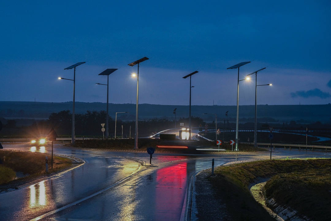 Smart Solar Street Lights installeret på Hungarian Express Road er enestående i hele Europa